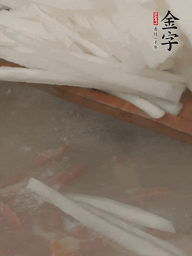 放蘿卜絲，燉5分鐘。