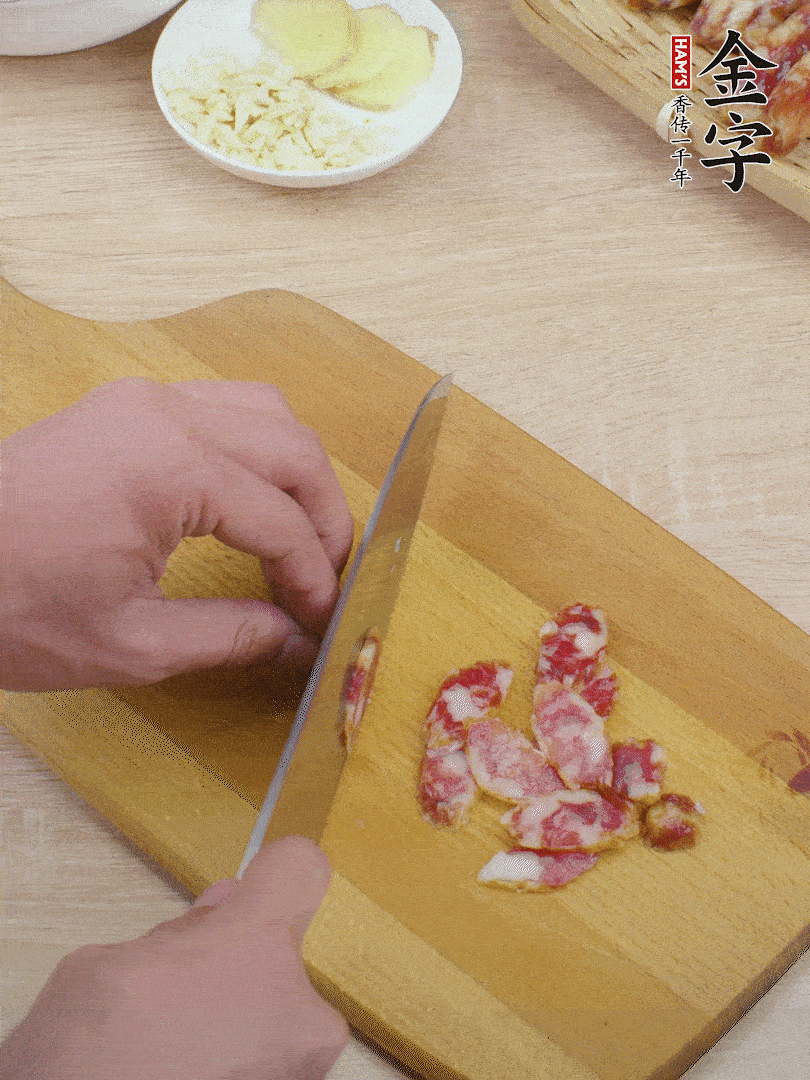 金字土香腸切片。