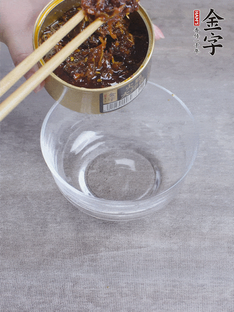 金字火腿大師醬2勺、醬油1勺、白砂糖1/2勺調(diào)勻。