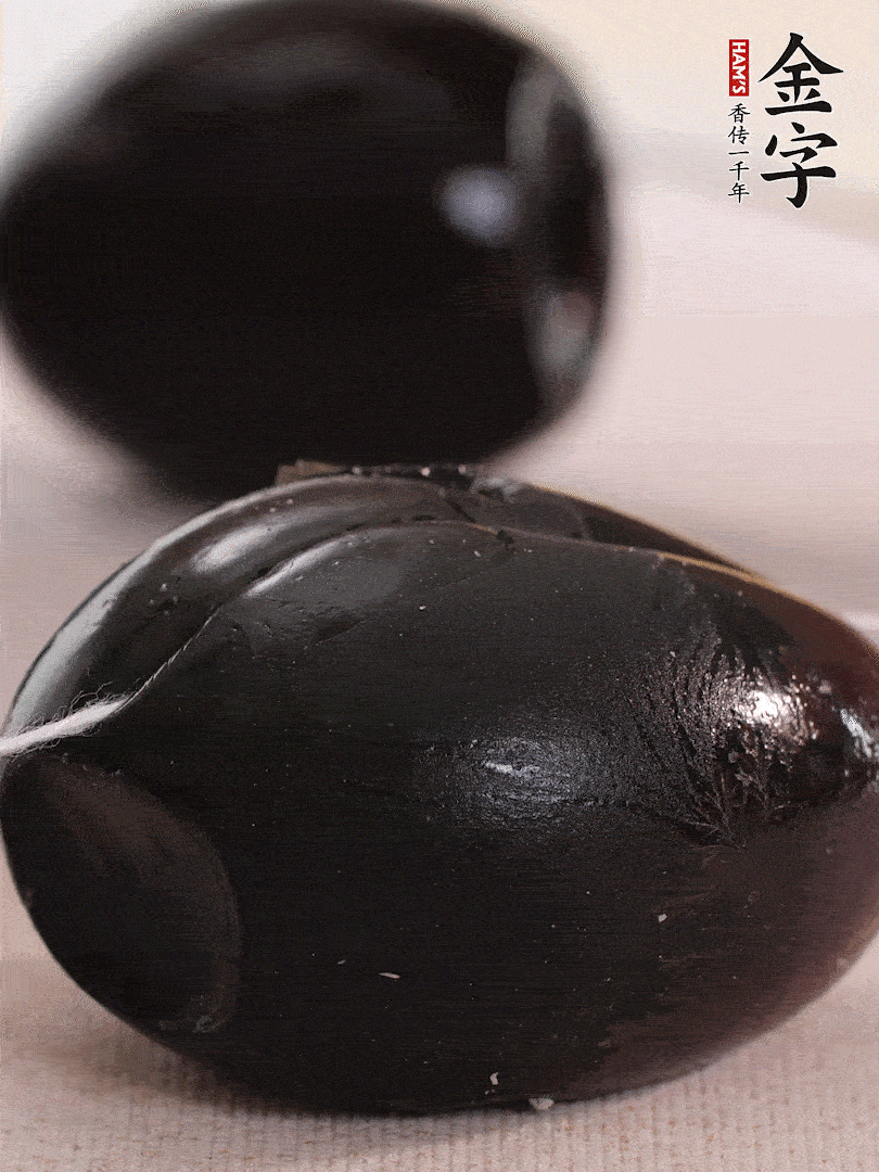 娃娃菜金針菇去跟洗凈，皮蛋改刀。