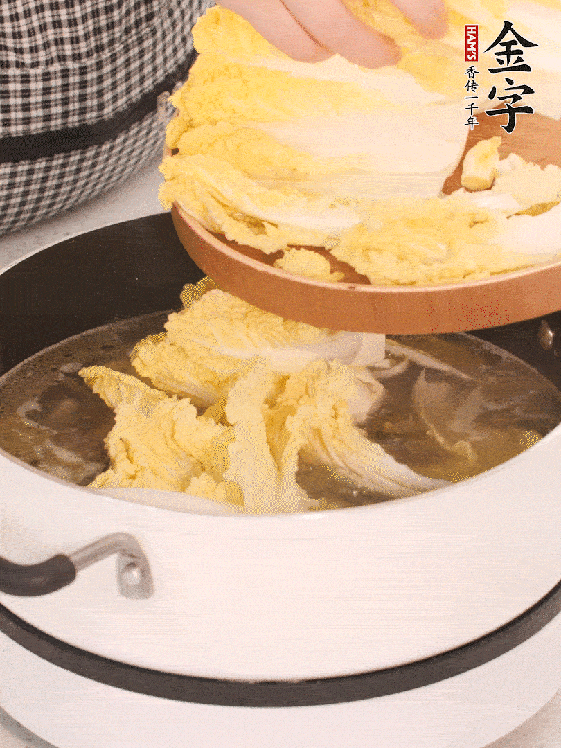 放入娃娃菜、金針菇再燉煮5分鐘。