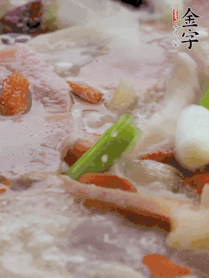 最后下枸杞、蒜白。