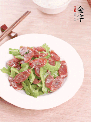 一小撮糖調(diào)味。