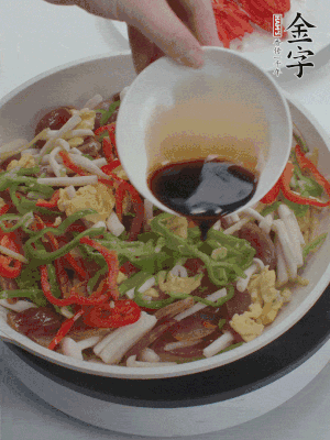加一點雞精、生抽、蠔調(diào)味。