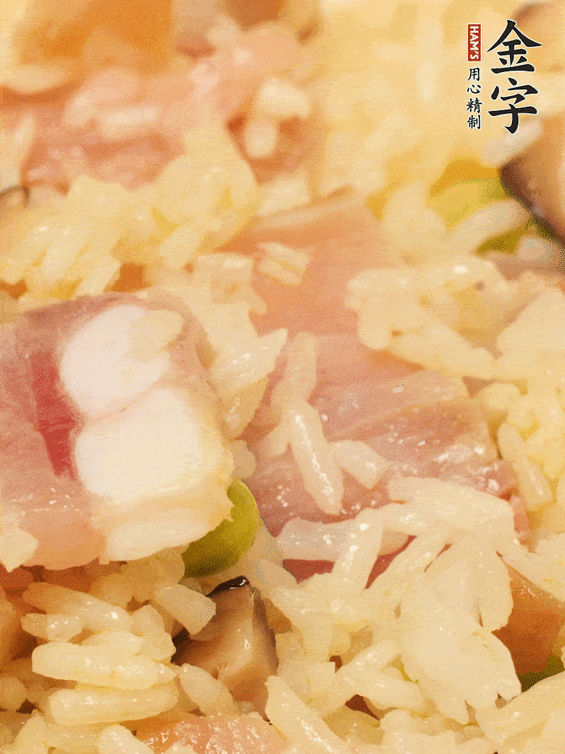 下米飯、蝦米繼續(xù)翻炒