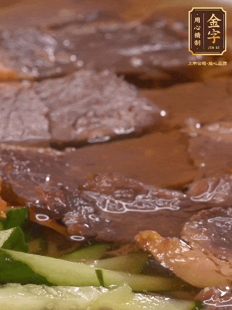 養(yǎng)麥冷面，涼水中清洗浸泡5分鐘，沸水中煮3分鐘，涼水漂洗沖涼