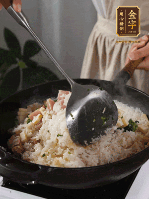 米飯煮熟后，拌入薺菜