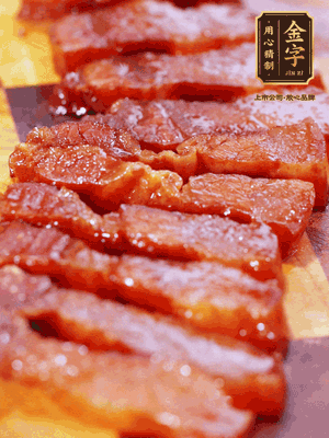 金字醬油肉煮熟，切片